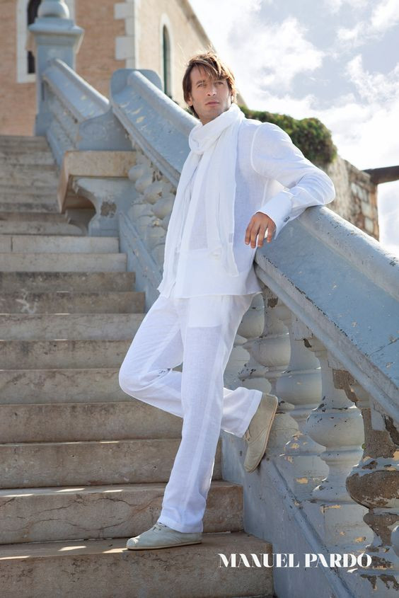 White Upper, All White Fashion Ideas With White Jeans, Photograph: 