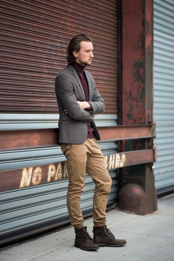 Grey Wool Coat, Boot Outfit Trends With Beige Cargo, Botas Y Pantalon Cafe Hombre: 