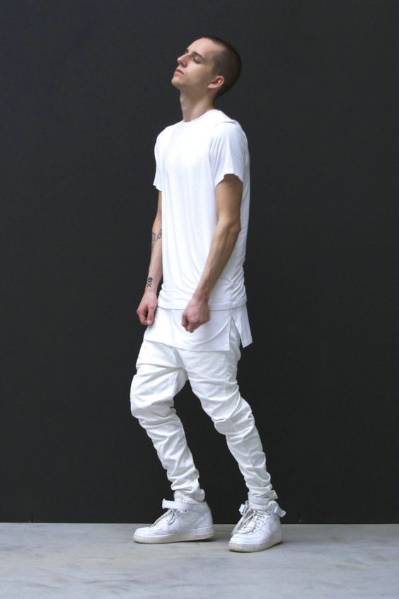 White T-shirt, All White Fashion Tips With White Jeans, Fashion Model: 