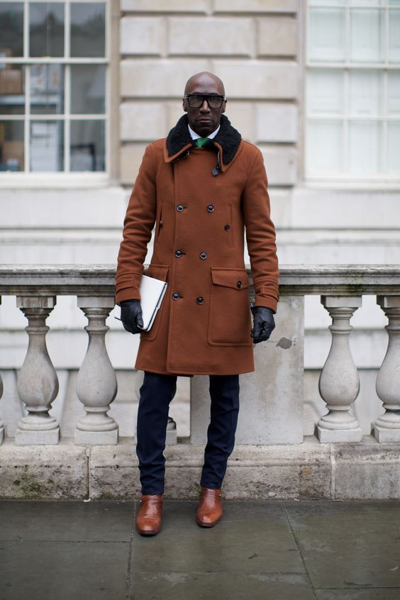 Brown Peacoat, Gloves Ideas With Black Casual Trouser, Winter Business Outfit Men: 