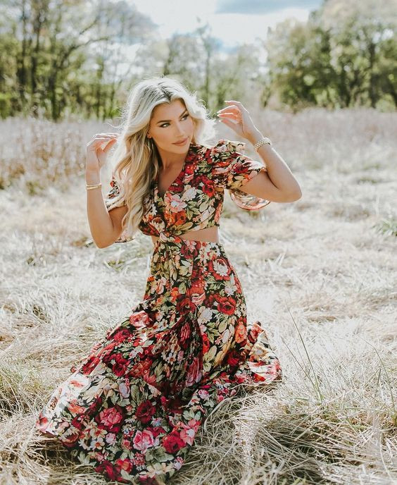 Country Charm and Sexy Style, All in That Floral Dress!: beauty,  the pennsylvania state university,  cbs sports network,  pga championship,  melanie collins,  hair dryer,  nfl on cbs,  day dress  